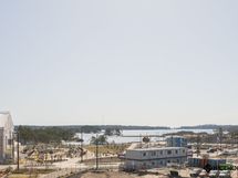 Näkymät parvekkeelta tulevan uimarannan suuntaan.