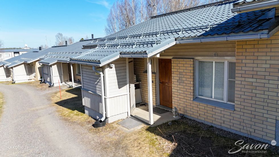 sisäänkäynti/etupiha