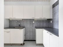 Tilava ja käytännöllinen kodinhoitohuone
