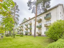 julkisivu pihan puolelta