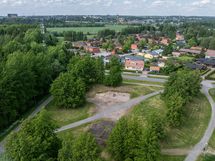 Yhtiö rajoittuu puistoon