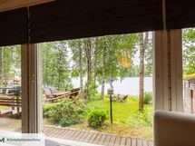 Näkymä vierasmökistä järvelle