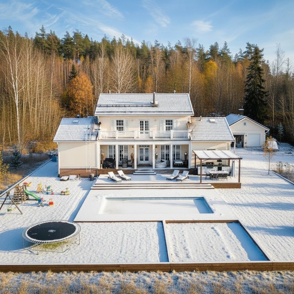 Vituaalisesti muokattu takapihan talvikuva