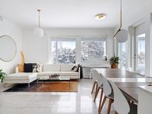 Kokonaisuus on avara ja valoisa