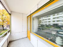 Parveke on kaakkoon.