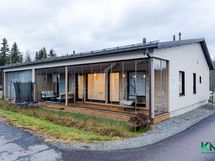 Lasitettu takaterassi.