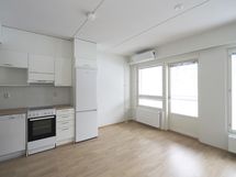 Keittiötilan jatkeeksi mahtuu ruokailuryhmä.