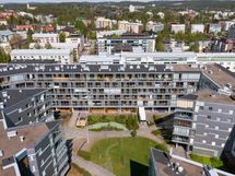 Taloyhtiön sisäpihaa