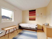 2.makuuhuone tien puolella
