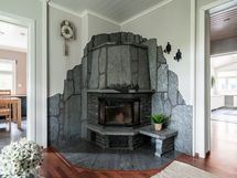 Olohuone varaavalla takalla