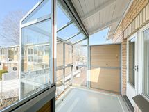 Lasitettu parveke on iso.