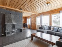 olohuone ja ruokailutila pilkistää