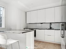 Saarekkeen ääressä voi nauttia vaikka aamupalaa.