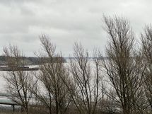 Näkymiä kelpaa ihastella. Ilmansuunta itä.