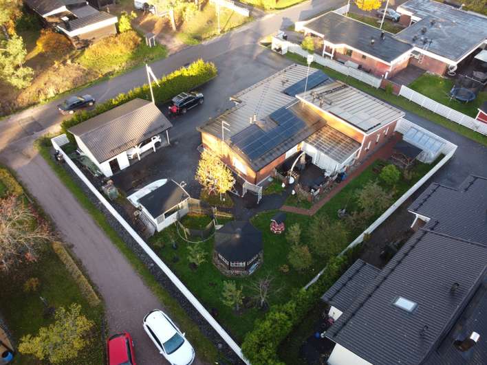 Omakotitalo,  2 OH, 4 MH, TH, VH, Keittiö, 2xWC, S, KPH+PKH, AT+Varasto., 207,4/282,5 m², Nikinmäki, Vantaa
