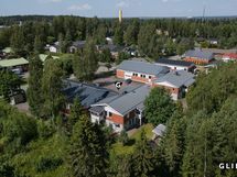 Kiinteistö rajautuu puistoalueeseen