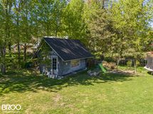 HIrsirakenteinen aitta-varasto käytössä