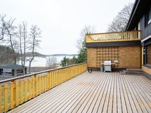 Keskikerroksen terassia