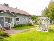 pääsisäänkäynnin puolelta