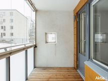 Tilava parveke aamuaurinko