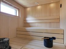 Ikkunallinen sauna.