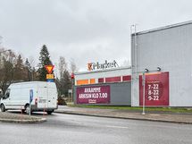 Lähikaupat lyhyen kävelymatkan päässä.