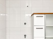 Kylpyhuoneessa on paikka pyykinpesukoneelle.