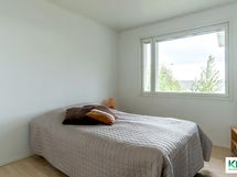 Pienemmän asunnon makuuhuone.