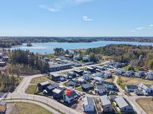 ilmakuva, merenrantaan 10 minuutin kävelymatka