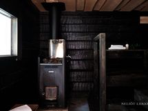 Puulämmitteinen sauna