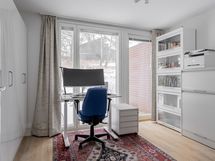 Alakerran makuuhuone 1