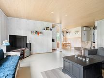 Olohuone on helposti kalustettavissa.