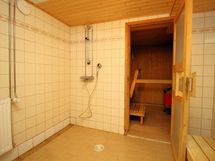 Kylpyhuone alakerrassa