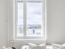 Päämaakuuhuoneen maisemaa, myös merelle