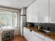 Vaaleasävyinen tyylikäs keittiö