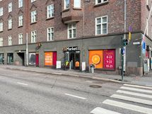 K-Market sijaitsee viereisessä korttelissa.
