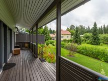 Tilava katettu terassi