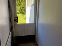 Käynti takapihalle