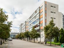 Näkymä pääoven puolelta