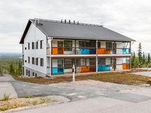 Etujulkisivu Laskijantieltä