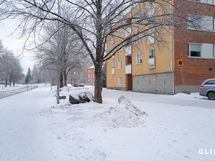 taloyhtiön pihapiiriä