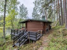 Saunamökki on rakennettu vuonna 1976