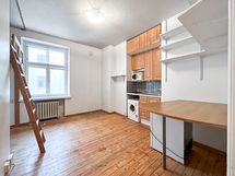 Pikkukoti tilaa säästävällä parvella loistavalta sijainnilta!