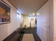 Alakerran vaatehuone / -tila