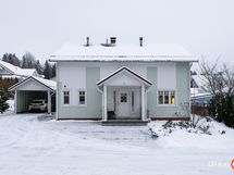 Kadun puoleinen julkisivu