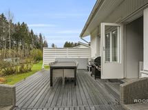 Takapihan terassi - Terrass på bakgård