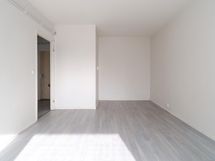 Alkovi jakamassa tilaa