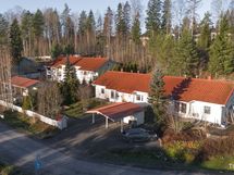 tonttinäkymää Revontie 26