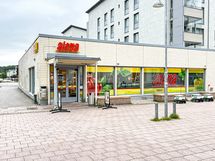 Samalta kadulta löytyy myös lähikauppa Alepa.