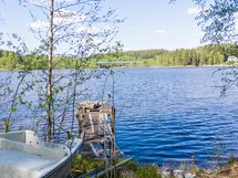 Erillinen järvenrantakiinteistö, jossa mukana omistajana on myös toinen kiinteistö.